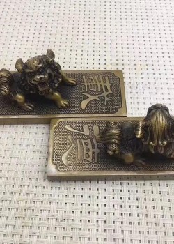 黃銅獅子鎮尺 一對 厚德載物