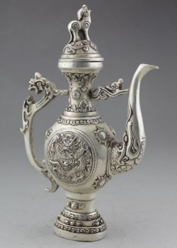銅龍壺 