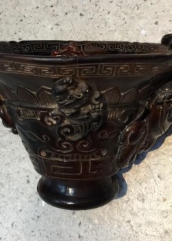 精雕瑞獸牛角杯