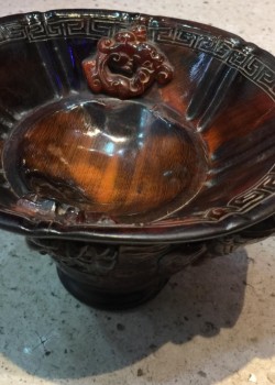 精雕瑞獸牛角杯
