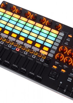 AKAI Professional APC 40 MKII MIDI 控制器