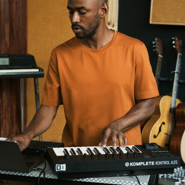 NI Komplete KONTROL A25 MIDI KEYBOARDS