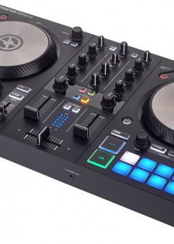 Native Instruments Traktor Kontrol S2 MkIII DJ Controller