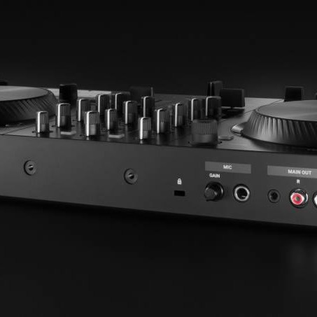 Native Instruments Traktor Kontrol S2 MkIII DJ Controller
