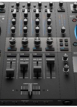 Native Instruments Traktor Kontrol S4 MkIII DJ Controller