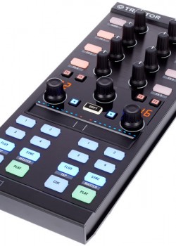 Native Instruments Traktor Kontrol X1 mk2 DJ controller