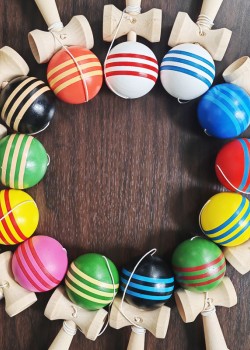 木製技巧球 劍球 劍玉 Kendama 條紋款 (18CM) KE01